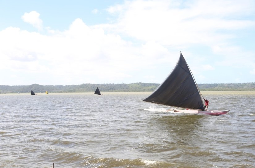 Pescadores participam de Regata de Canoas e Barcos na Lagoa Manguaba