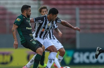 Atlético-MG tem jogador expulso, fica na bronca com arbitragem e segura pressão do América-MG 