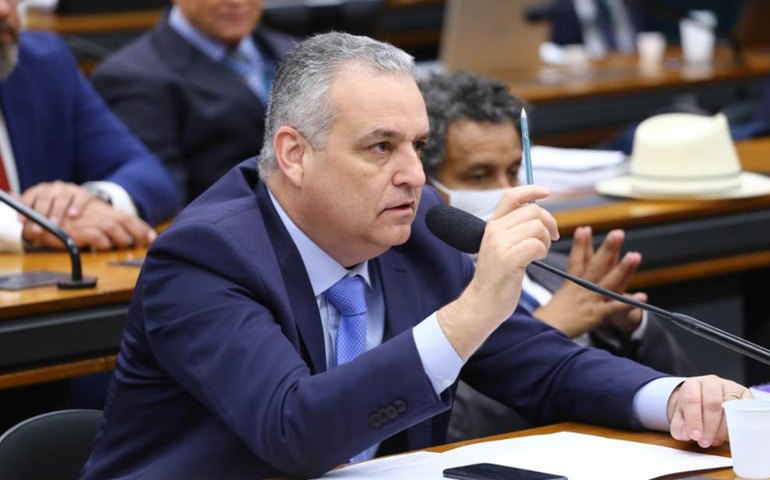 Alfredo Gaspar vira meme nas redes sociais após pergunta sobre sexshop a Ronaldinho Gaúcho na CPI; vídeo