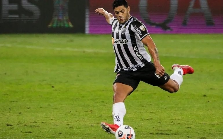 Com dois gols de Hulk, Atlético-MG supera o Democrata e mantém os 100% no Mineiro
