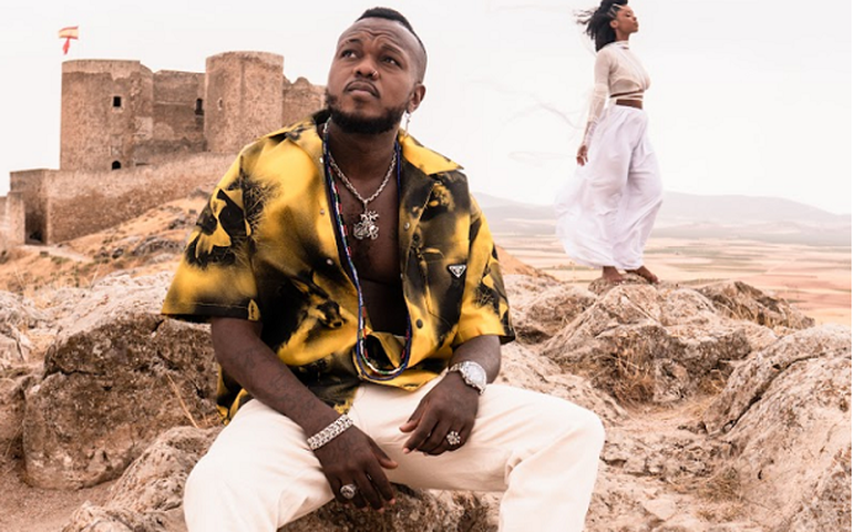 Djonga festeja êxito da faixa “Penumbra” nas FMs