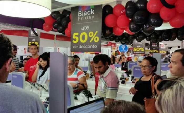 Consumidores lotam lojas em Maceió para aproveitar a 'Black Friday'