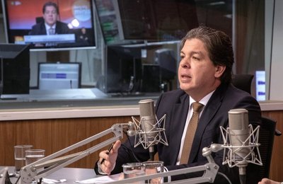 Frederico Siqueira apresenta programas de inclusão digital no Bom Dia, Ministro