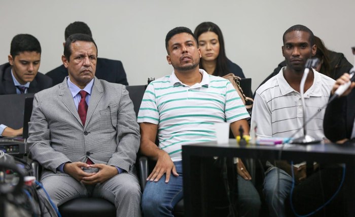 Os réus Sinval,  Denisvaldo e Irlan