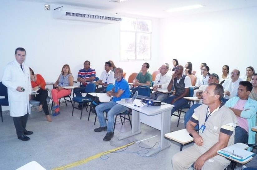 Um a cada seis homens terá câncer de próstata, diz médico do HGE