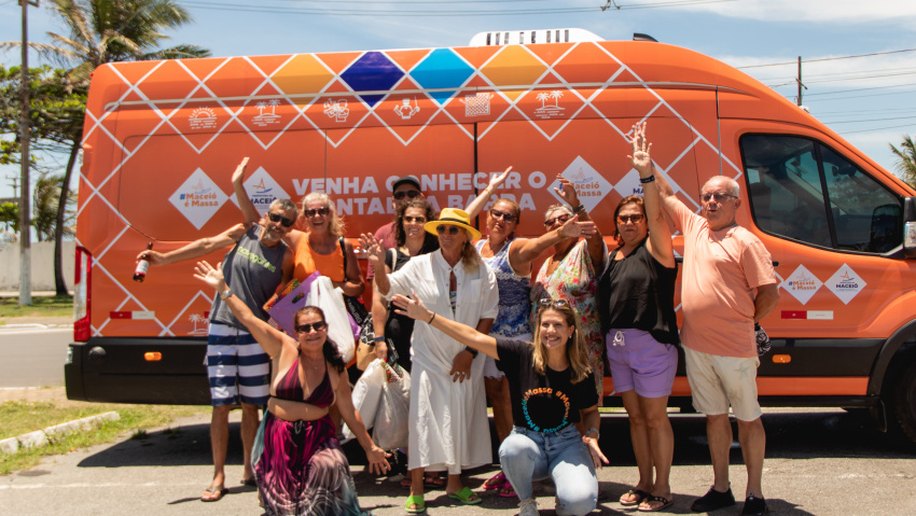 Prefeitura promove passeio turístico gratuito ao Pontal Barra para visitantes do navio MSC Seashore