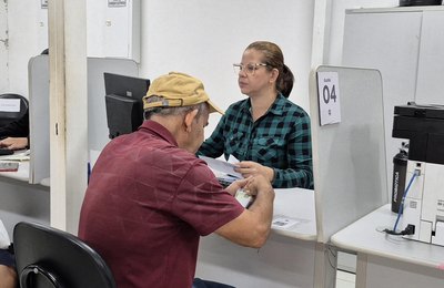 Casal atualiza canais de atendimento presencial e digital para clientes