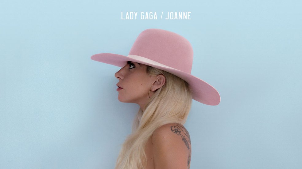 Lady Gaga expõe rotina de vida com fibromialgia em documentário