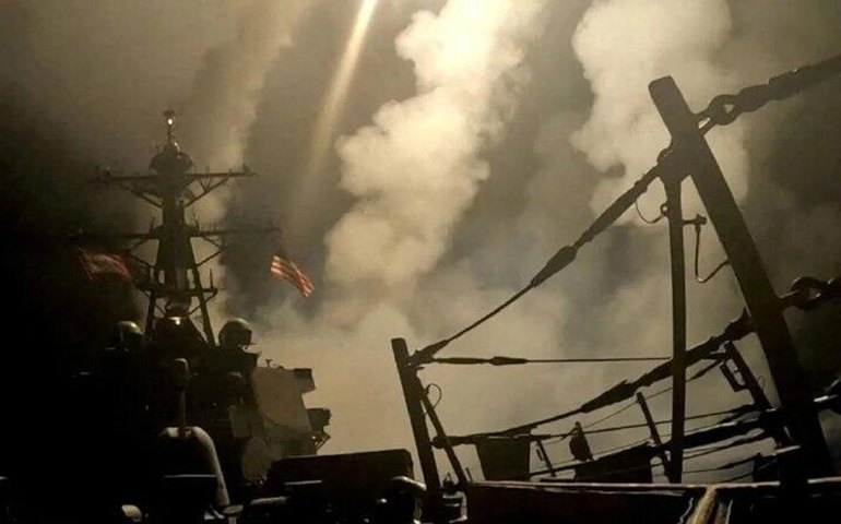 Ataque EUA-Israel ao Irã pode impactar preços do petróleo e segurança no Mar Vermelho