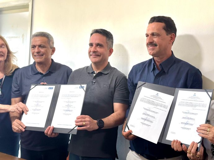 Paulo Dantas e Marlan Ferreira assinam ordens de serviço para novas obras em Limoeiro de Anadia