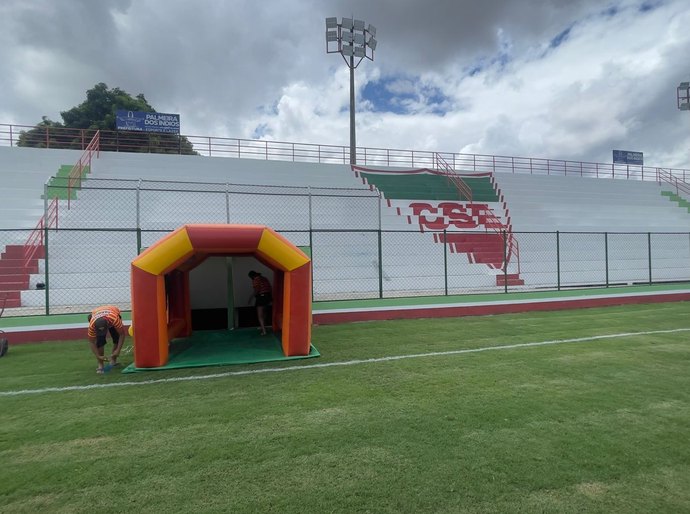 Comentarista da FAF TV elogia o Estádio Juca Sampaio durante transmissão ao vivo