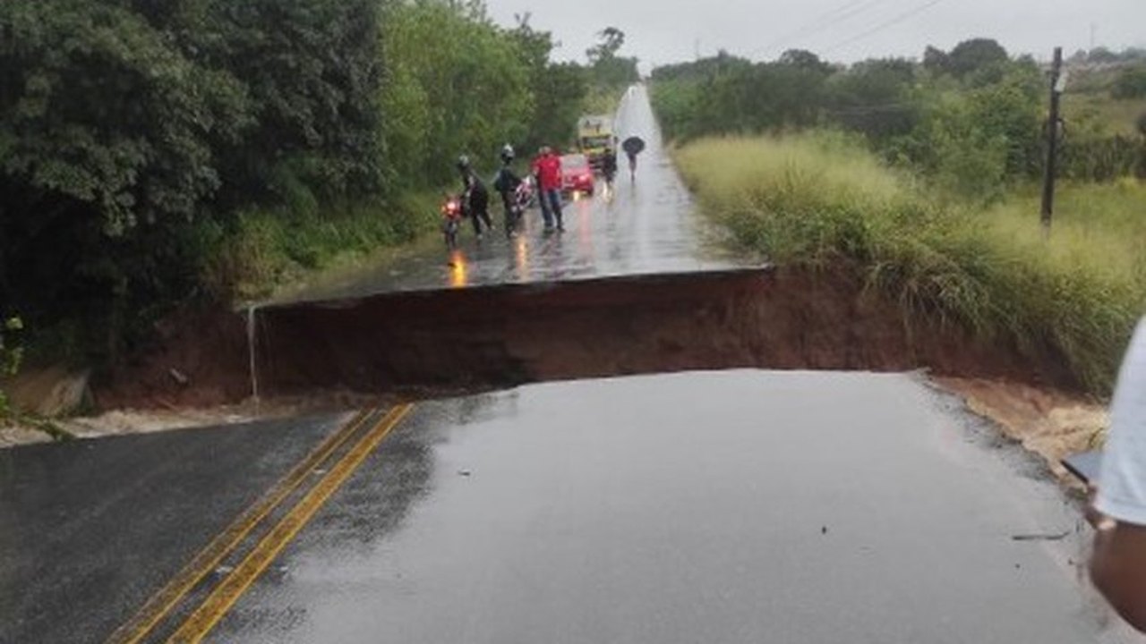 Governo de Alagoas garante reconstrução da ponte que caiu entre Arapiraca e Feira Grande
