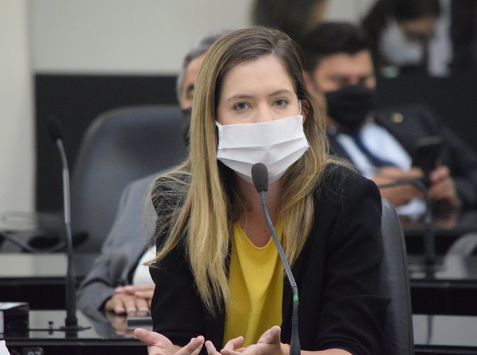 Cibele Moura solicita distribuição de cestas básicas para população de Capela