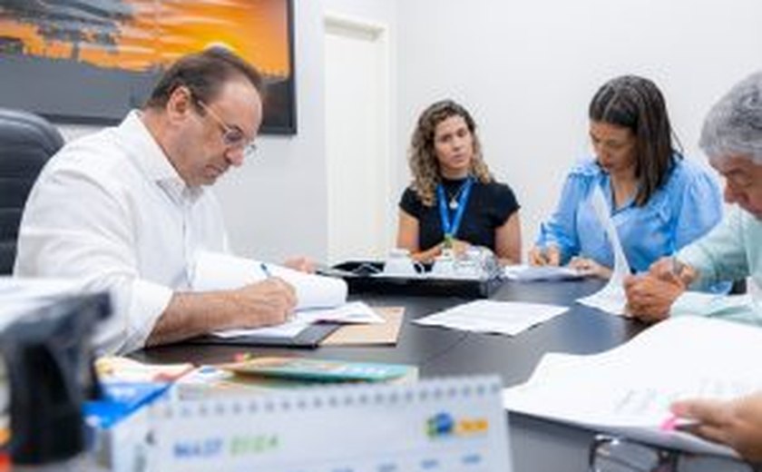 Prefeito renova contrato com Hospital Regional de Arapiraca