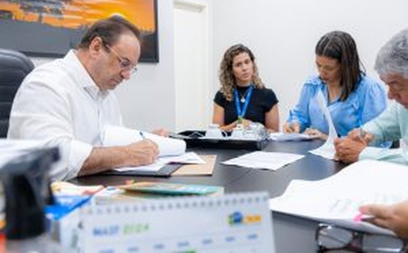 Prefeito renova contrato com Hospital Regional de Arapiraca