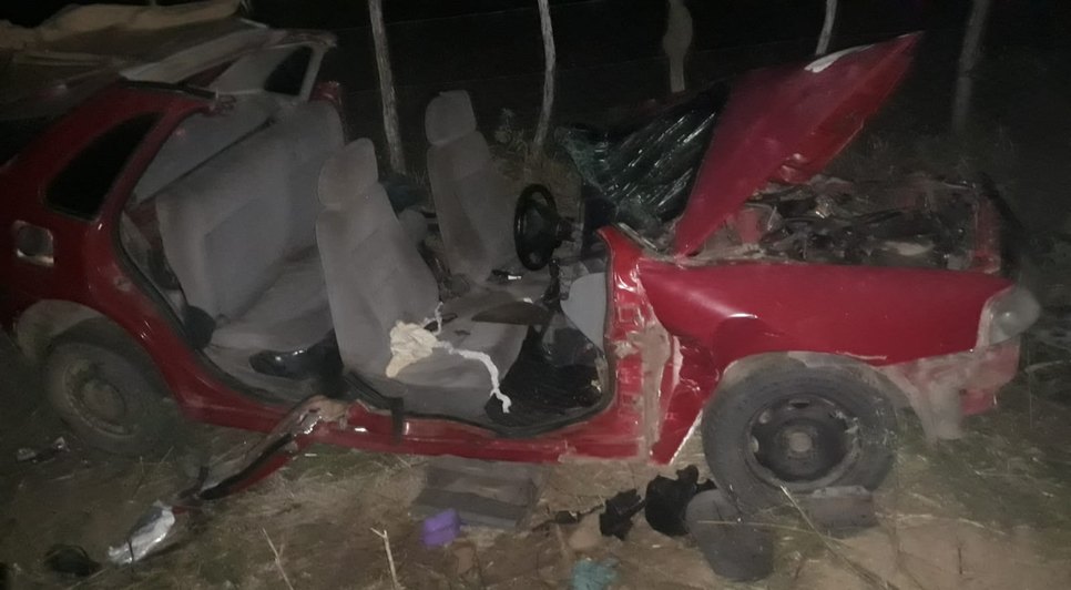 Condutor de automóvel fica preso às ferragens após colidir com caminhão em Sergipe / Foto: Foto: Divulgação/BPRv