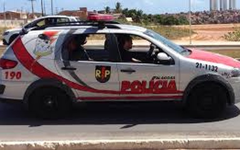 Suspeito de tráfico tenta fugir por canal de esgoto e é preso em Arapiraca