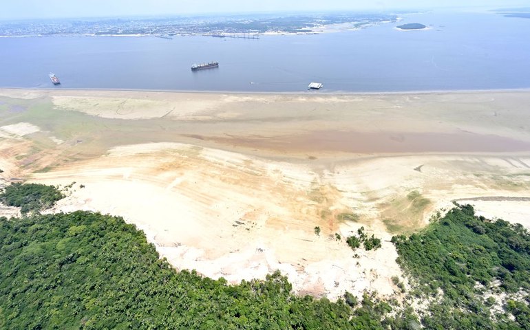 Indústrias do Amazonas sentem efeitos da seca e dão férias coletivas