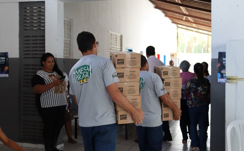 Mesa Brasil Sesc repassa doações de alimentos a vítimas da chuva