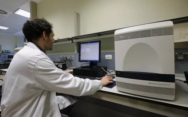 Italiano em quarentena apresenta sintomas de hantavírus após contato com vítima