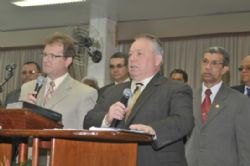 Pr. Donald Evans finaliza ensinamento na Escola Bíblica