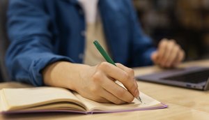 estudante-foto-frrepik-banco-de-imagens-gratuita.jpg