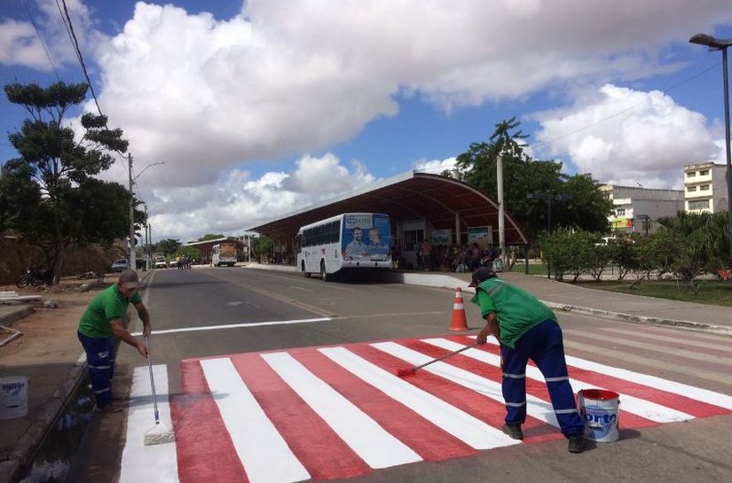 SMTT realiza pintura de sinalização horizontal no Arapiraca Cuida de Mim