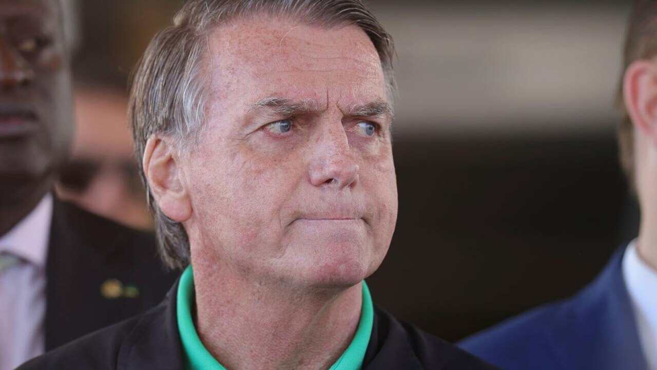 Polícia apreende US$ 10 mil durante operação de busca na casa do ex-presidente brasileiro
