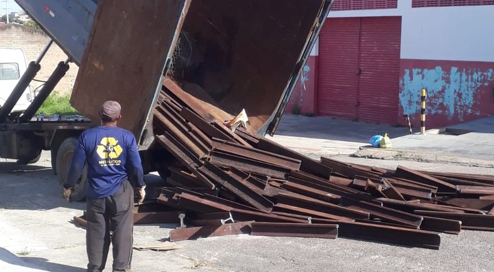 Cerca de 18 toneladas de trilhos roubados são apreendidos em Aracaju / Foto: Divulgação/Polícia Civil