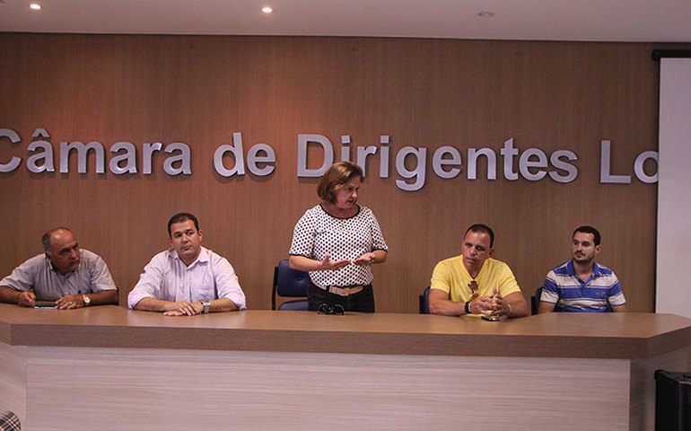 Arapiraca: Marchantes e açougueiros participam de reunião na CDL
