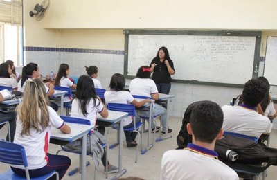 Governo beneficia 160 mil estudantes alagoanos com oficinas e material didático