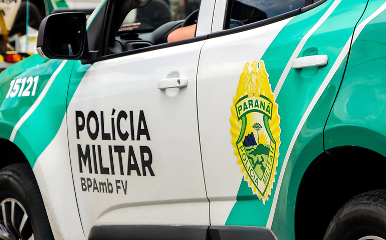 Polícia encontra carro de homens desaparecidos no PR enterrado com marcas de sangue e tiro
