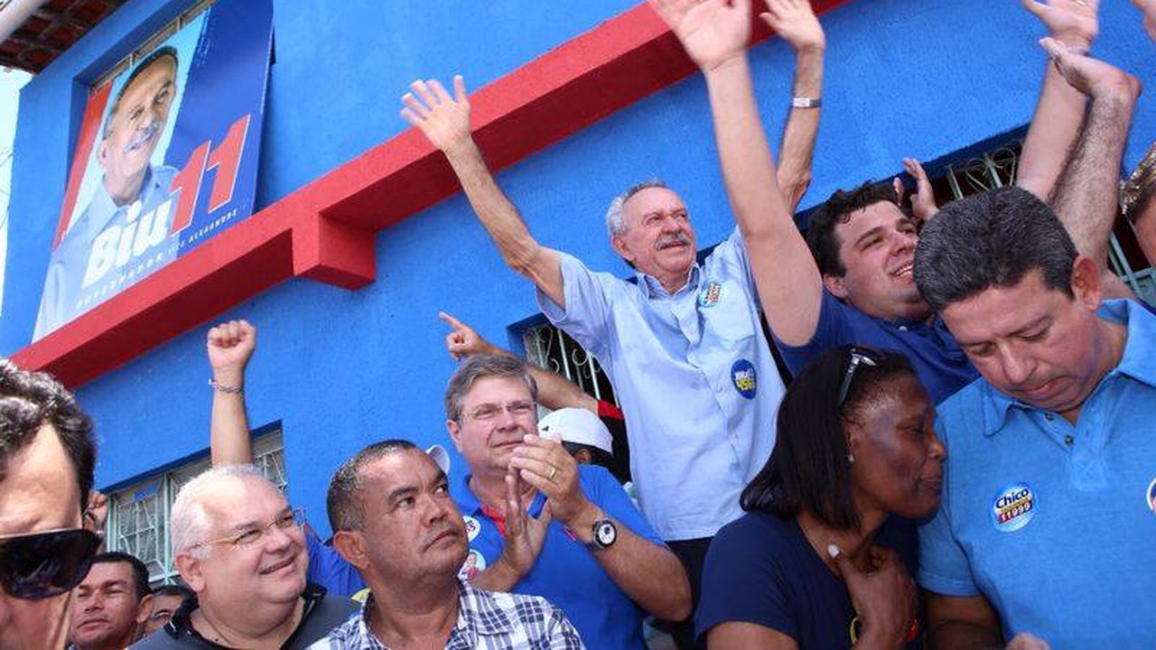Biu vai construir escola técnica no Benedito Bentes