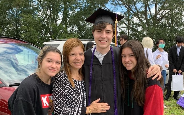 Filho de Gugu Liberato se forma em faculdade nos Estados Unidos; veja detalhes