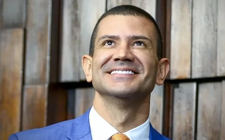 Douglas Ruas é eleito presidente da Alerj após boicote da oposição