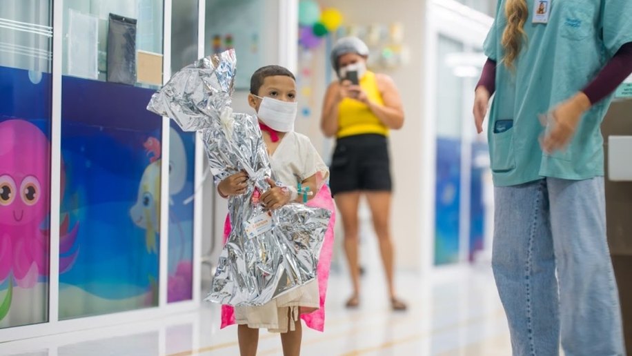 Hospital da Cidade celebra Dia das Crianças com música, presentes e acolhimento aos pequenos pacientes