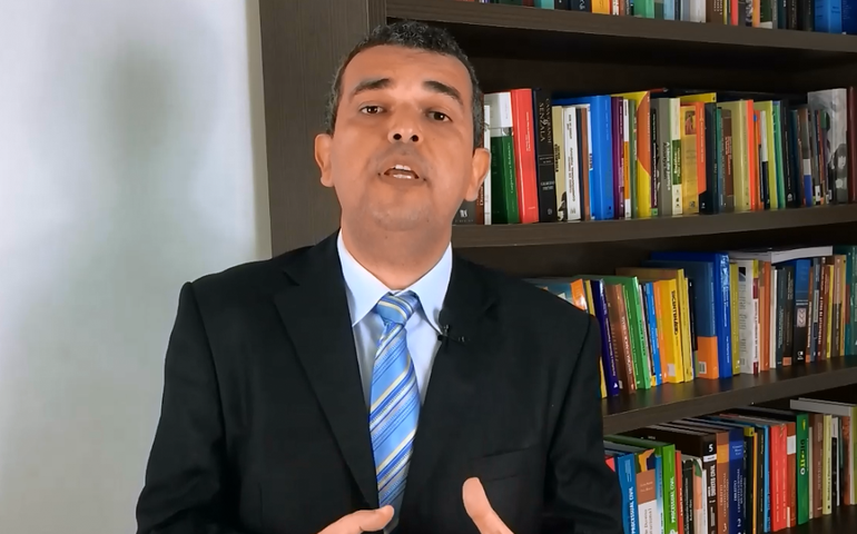 Liminar que impede Renan de relatar CPI é esdrúxula e teratológica afirma Professor de Direito