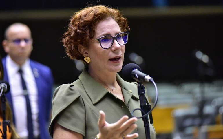 Carla Zambelli nega ordem para invadir sistema do CNJ