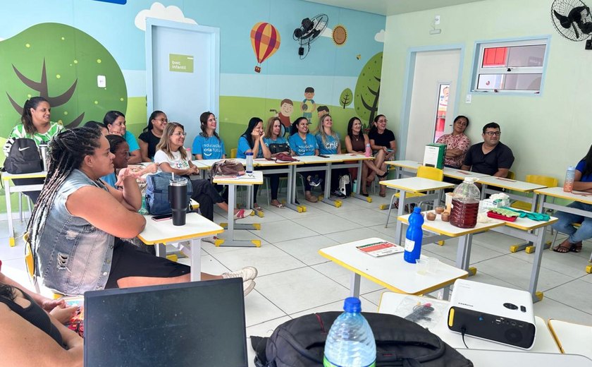 'Cultivar Água Cria Vida' leva orientações sobre uso sustentável da água para creches Cria da Grota do Cigano e de Marechal Deodoro
