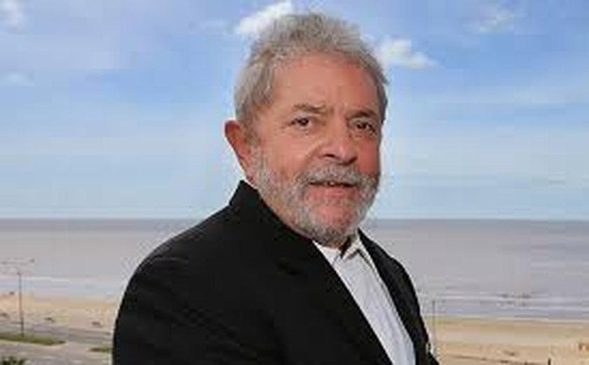 Cerimonial de Lula pediu helicóptero de empreiteira, diz email