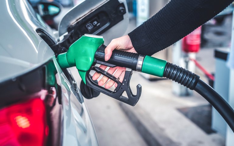Litro da gasolina e do álcool devem ficar mais caros a partir de março