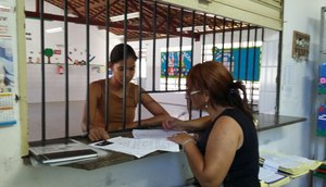 pais entregam documentos