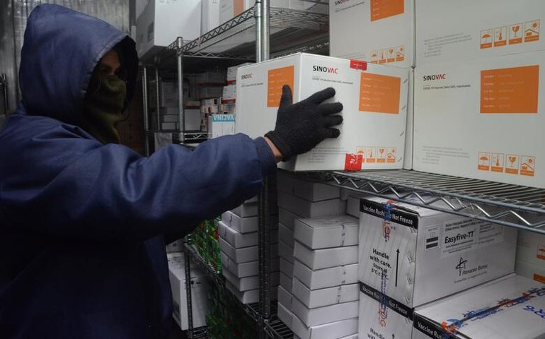 Alagoas recebe mais 229.450 doses de vacinas contra a Covid-19