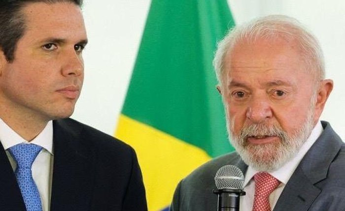 Lula discute em reunião com presidente da Câmara alternativas à crise gerada por alta do IOF Lula discute em reunião com presidente da Câmara alternativas à crise gerada por alta do IOF