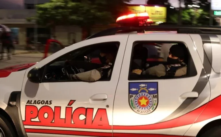 Mulher é detida por populares no centro de Arapiraca após ameaçar funcionários de loja