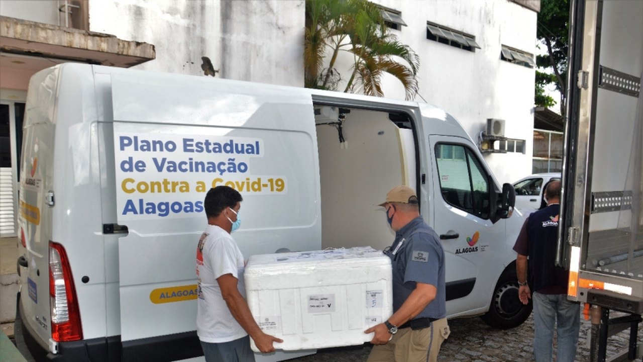 Idade simples: municípios receberam do Governo de AL 66.450 doses para vacinar contra a Covid-19