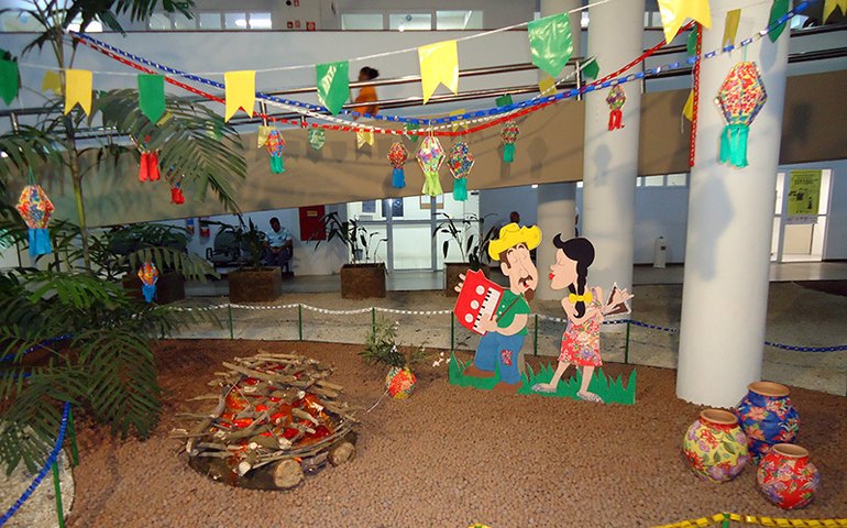 Fórum da Capital recebe decoração em comemoração às festas juninas
