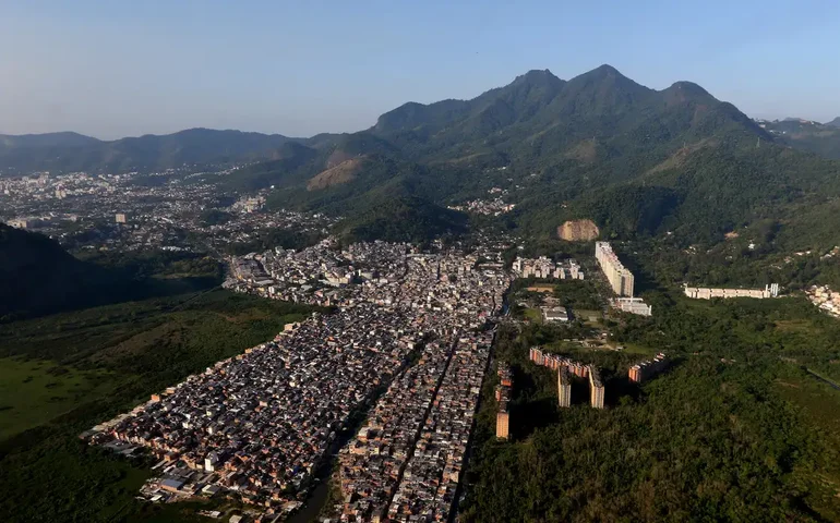 Sete suspeitos de integrar milícia são presos durante churrasco em Paciência, na Zona Oeste do Rio
