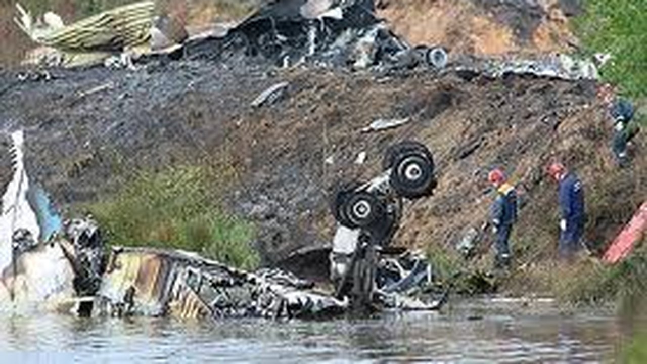 Relatório aponta falhas de pilotos, Voepass e Anac em acidente que matou 62 pessoas