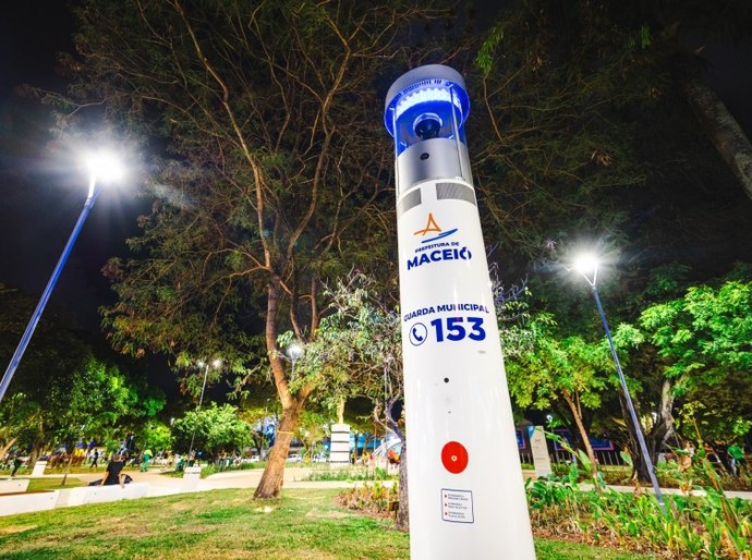 Totens de segurança instalados em Maceió reforçam monitoramento em tempo real